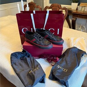 Gucci Men's Black and Red Sneakers